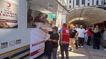 Türk Kızılay'dan Aşure İkramı