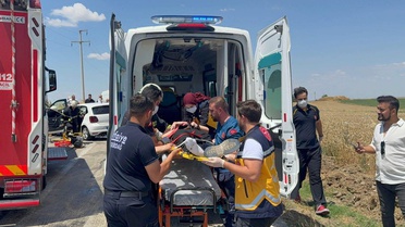 Çorlu'da Kafa Kafaya Çarpışma: 2 Yaralı