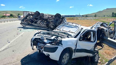 Aşkale'de feci trafik kazası: 1'i ağır 2 yaralı