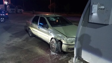 Bilecik'te Otomobil Yıkama Bölümüne Çarptı