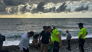 Hopa'da asteğmen denizde boğulmaktan kurtarıldı