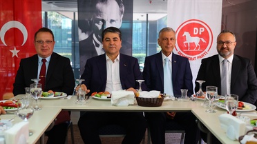 Uysal'dan Demokrasi Vurgusu