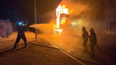 Kırıkhan'da tır alevlere teslim oldu