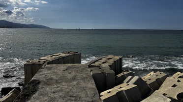 Trabzon'da Beton Bloklara Düşen Kişi Yaralandı