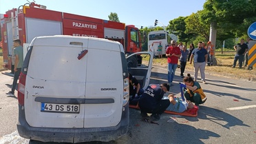 Pazaryeri'nde Trafik Kazası: 4 Yaralı