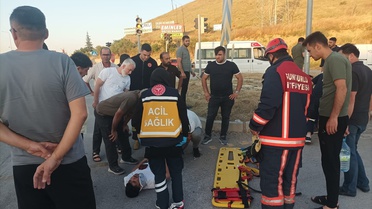 Sungurlu'da Motosiklet-Otomobil Kazası: 3 Yaralı