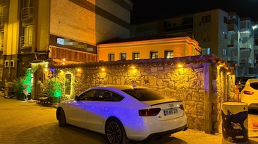 Motosikletle gelip restoranı taradılar: 5 yaralı