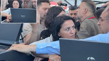 DEM Partili vekiller ile polis arasında 'flaş bellek' gerginliği