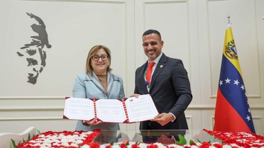 Fatma Şahin bir aylık maaşını Venezuela için başlatılan kampanyaya bağışladı