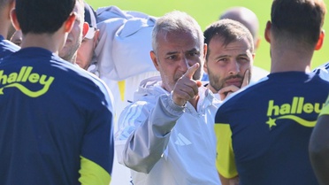İsmail Kartal 'Bu sezon bizimle olacaklar' deyip 2 futbolcunun adını verdi