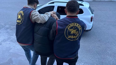 Kars'ta 42 yıl hapis cezası olan dolandırıcı yakalandı