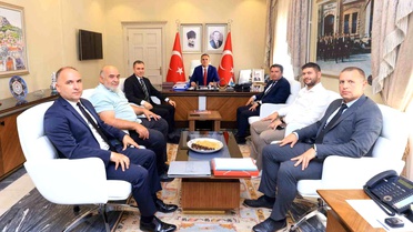 Vali Akbıyık, Kızılay Heyetini Kabul Etti