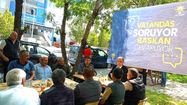 Akyaka'da halkla buluşma: Başkan Ergüder Toptaş vatandaşların sorularını tek tek yanıtladı
