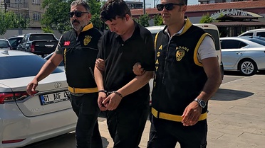 Sahte kimlikle kaçtı ama gerçek kolunda kazılıydı! Hapsi boyladı