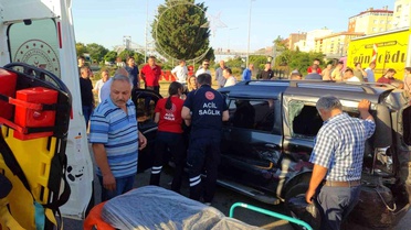 Eynesil'de kavşak kazası: 1 yaralı
