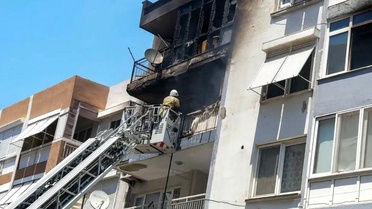 İzmir'de Apartman Yangını: 6 Mahsur, 2 Yaralı