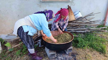 Giresun'da Dut Pekmezi Üretimi