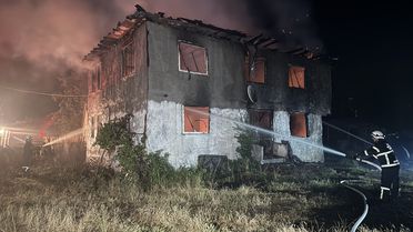 Kastamonu'da Yangın: 2 Katlı Ev Yandı