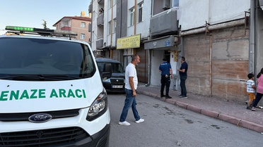 Kendisini su borusuna asarak intihar etti