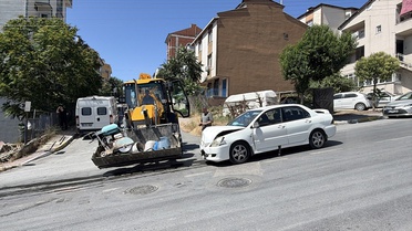Çayırova'da Otomobil Kazası: 2 Yaralı