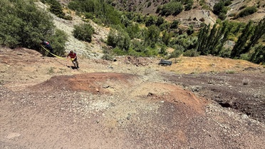 Traktör Şarampole Devrildi, Sürücü Ağır Yaralandı