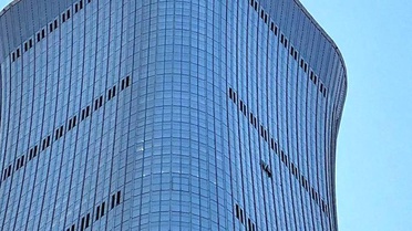 Pekin'de Gökdelen ile Uçak Çarpıştı