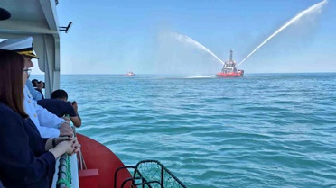 Sıcaklığın 41 dereceye çıktığı Bartın'da basınçlı su ile yapılan gösteri ilgi gördü