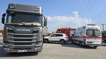 Turgutlu'da Tır-Otomobil Çarpışması: 2 Yaralı