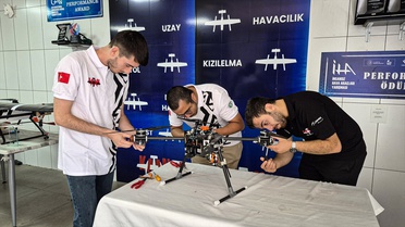 Adana'lı Öğrencilerin İHA'sı TÜRKHAN, SUAS 2026 İçin Hazır