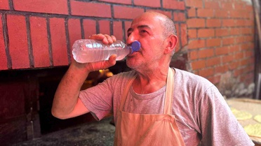 Van'da Fırıncılar Sıcaklıkla Mücadele Ediyor