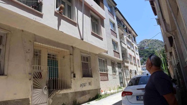 Hatay'da Yaşlı Kadın Yardım Çığlığı Atıyor