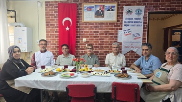Diyarbakır'da 'İrade Bizim Zafer Bizim' Temalı Aşure Dağıtımı
