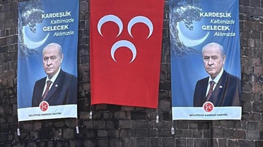 DEM Parti'nin kalesine MHP ve Bahçeli'nin pankartları asıldı
