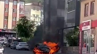 Erzurum'da otomobil alev topuna döndü