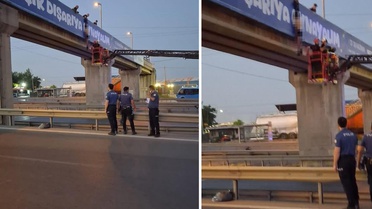 Yarı çıplak şahıs üst geçitte asılı bulundu