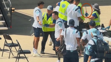 Messi'nin neden gülme krizine girdiği belli oldu! Takım arkadaşının valizinden çıktı