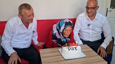 101 Yaşına Özel Sürpriz Doğum Günü
