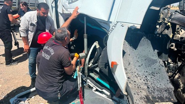 Tır Kamyona Çarpıp Sürücüyü Öldürdü