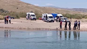 Sivas'ta Kızılırmak'ta akıntıya kapılan 3 kişiden 2'si kayboldu