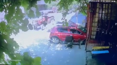 Sürücüsüz Traktör Yolda Tehlike Yarattı