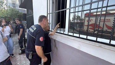Antalya'da Yangın: Zihinsel Engelli Çocuğa İtfaiye Yardımı