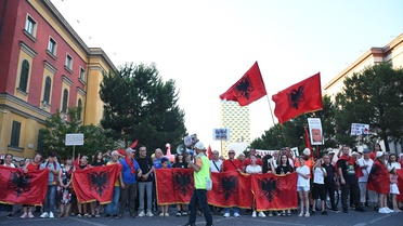 Arnavutluk'ta Trump ailesine yakın turizm projesini protesto eden gösteriler 34. gününde