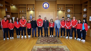 DPÜ Hentbol Takımlarından ÜNİLİG'te Büyük Başarı