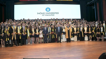İnönü Üniversitesi Tıp Fakültesi'nde mezuniyet coşkusu