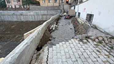 Küçükçekmece'de Bina Çöktü