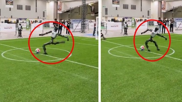 Şut çekmek isteyen robot kendisini sakatladı