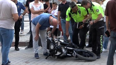 Tavşanlı'da servis aracı ile motosiklet çarpıştı: 2 yaralı