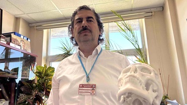 Öğretmene Özel İmplantla Estetik Çözüm