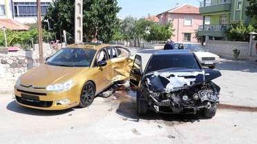 Karaman'da Trafik Kazası: 3 Yaralı