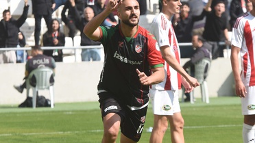 Karşıyaka'da Ömer Faruk Pazarlıkları Sürüyor